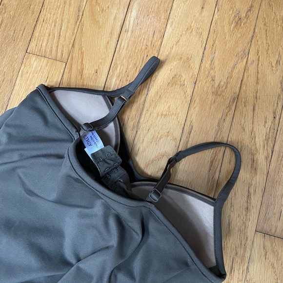 Women's Athleta Tank Top with Shelf Bra - Picture 3 of 9